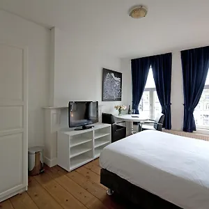 https://canal-guesthouse-since-1657.amsterdamhotelsnl.com